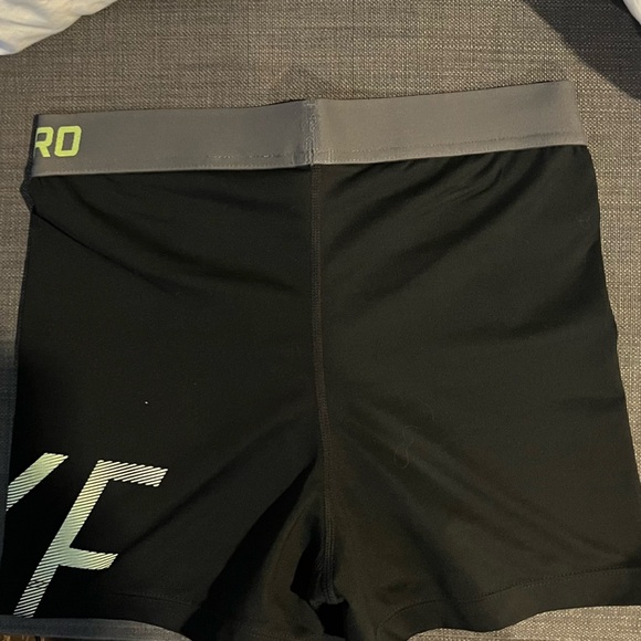 Nike Pro Spandex Shorts - Picture 2 of 3